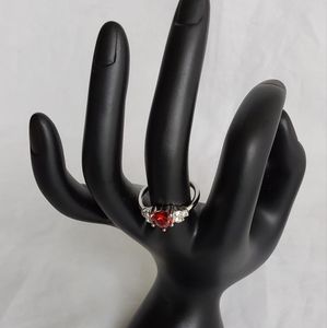 WOMEN'S SIZE 8 HEART ENGAGEMENT RING